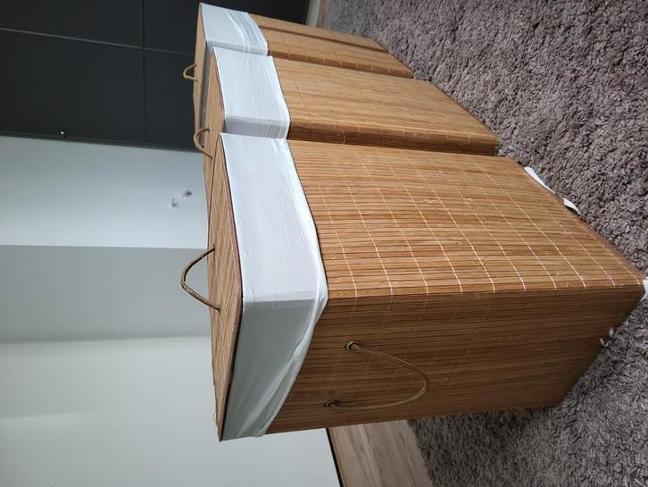 1 wasmand van riet met witte stoffen zak, Huis en Inrichting, Overige Huis en Inrichting, Nieuw, Ophalen