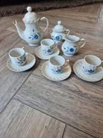 Porseleinen theeservies, Antiek en Kunst, Antiek | Servies compleet, Ophalen of Verzenden