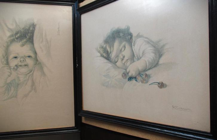 Fialkowska~2 grote tekeningen in lijst~Baby slapend en wak, Antiek en Kunst, Kunst | Tekeningen en Foto's, Ophalen of Verzenden