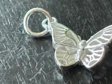 Zilveren Vlinder Hanger met Ketting beschikbaar voor biedingen