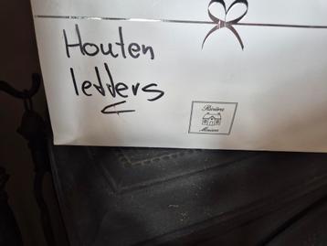 Houten Letters  beschikbaar voor biedingen