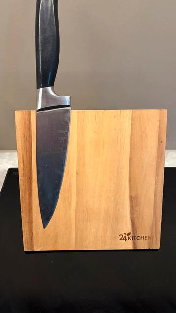 Houten messenhouder met magneet beschikbaar voor biedingen