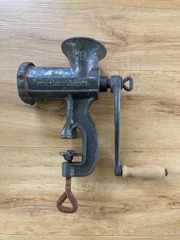 Vintage gehaktmolen  beschikbaar voor biedingen