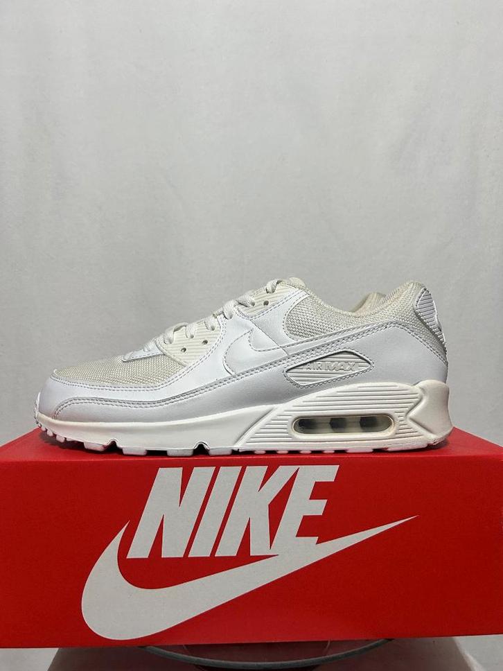 ALS NIEUW! Maat 45 - Nike Air Max 90 Triple White, Kleding | Heren, Schoenen, Zo goed als nieuw, Sneakers of Gympen, Wit, Verzenden
