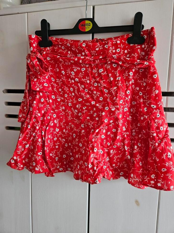 Zara skort broek rokje rood maat m 1x gedragen, Kleding | Dames, Rokken, Zo goed als nieuw, Maat 38/40 (M), Rood, Boven de knie