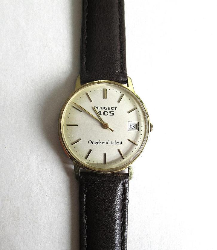 Vintage Peugeot 405 quartz herenhorloge met kalender van '90, Sieraden, Tassen en Uiterlijk, Horloges | Heren, Gebruikt, Overige merken