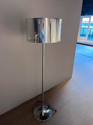 Sta lamp zilver beschikbaar voor biedingen