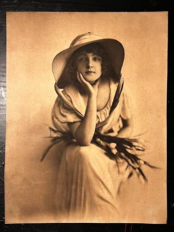 Antieke portretfoto vrouw met hoed, ca. 1900, zeldzaam beschikbaar voor biedingen