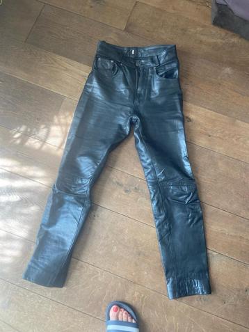 2x Zwarte Leren Motorbroek Maat 36 beschikbaar voor biedingen