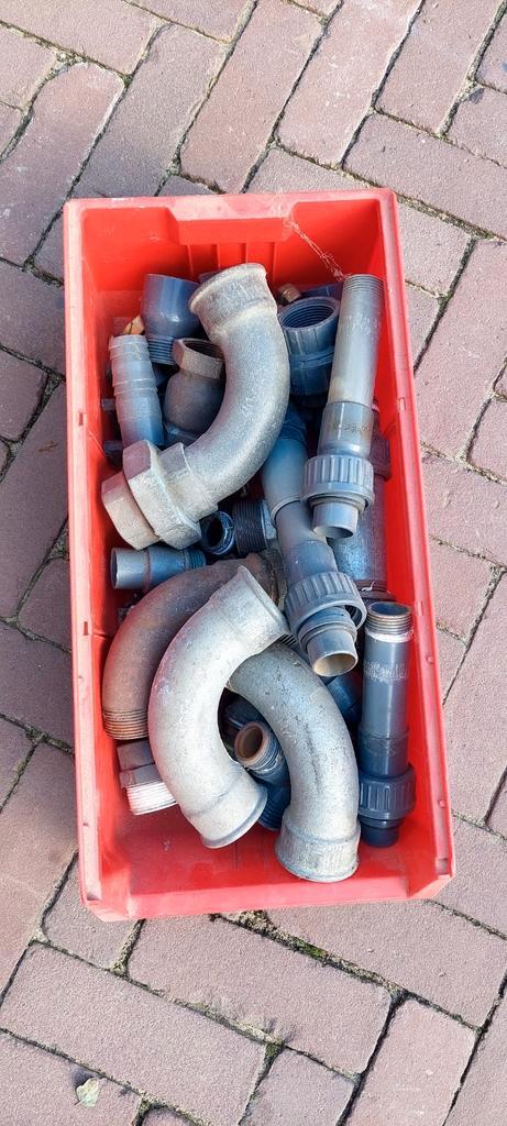 Bak met waterpomp benodigheden., Tuin en Terras, Waterpompen, Gebruikt, Elektrisch, Overige typen, Ophalen