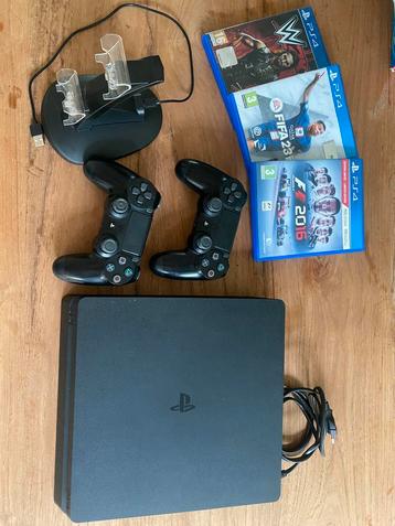 PlayStation 4 Slim met spellen, controllers en oplader beschikbaar voor biedingen