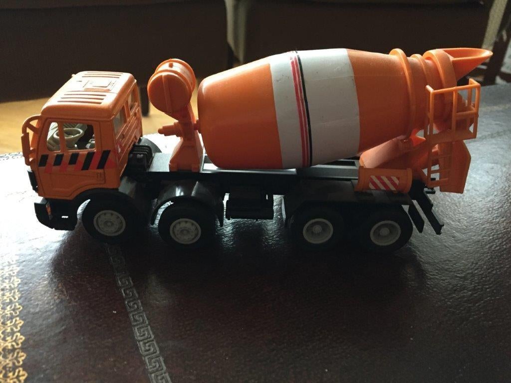 Betonmixers, Hobby en Vrije tijd, Modelauto's | Overige schalen, Ophalen of Verzenden, Bus of Vrachtwagen