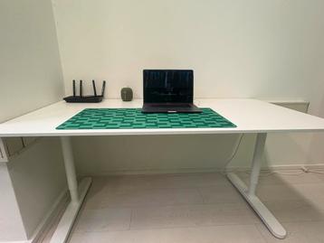 IKEA Bureau Bekant - In hoogte verstelbaar - afbeelding 1