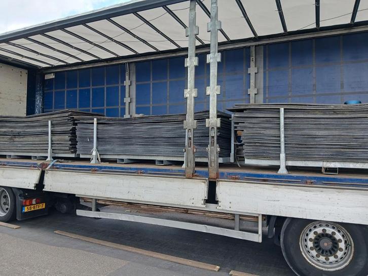 103 kunststof rijplaten in 3 opslagbokken 300x100x2, Doe-het-zelf en Verbouw, Overige Doe-het-zelf en Verbouw, Ophalen