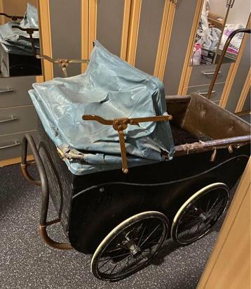 Antiek vintage bak kinderwagen uit 1930 retro voor oorlogs beschikbaar voor biedingen