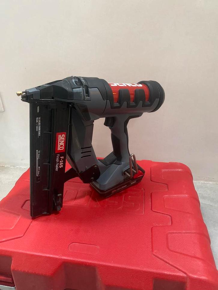 Senco fusion f-16s afwerk tacker / spijkerapparaat, Doe-het-zelf en Verbouw, Gereedschap | Overige machines, Zo goed als nieuw
