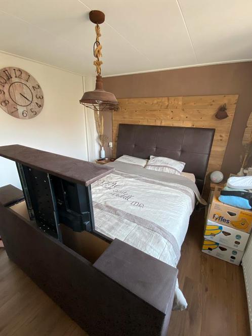 Boxspring met tv lift!, Huis en Inrichting, Slaapkamer | Bedden, Gebruikt, Tweepersoons, 160 cm, 200 cm, Ophalen of Verzenden