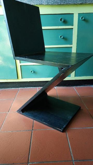 Zwarte Zigzag Stoel - Uniek Design (Rietveld!)  beschikbaar voor biedingen