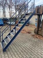 Stevige metalen trap - 210/230 cm hoog, Ophalen of Verzenden