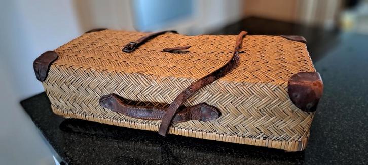 Vintage Riet Koffer met Leren Details, Antiek en Kunst, Curiosa en Brocante, Ophalen of Verzenden