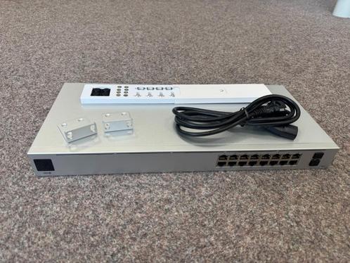 Ubiquiti UniFi Switch 16 PoE - 16 port Netwerk - Display, Computers en Software, Netwerk switches, Zo goed als nieuw, Ophalen of Verzenden