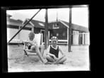 Glasnegatief ca 1925 broer en zus op het strand, Verzamelen, Foto's en Prenten, Gebruikt, Foto, Voor 1940, Kind
