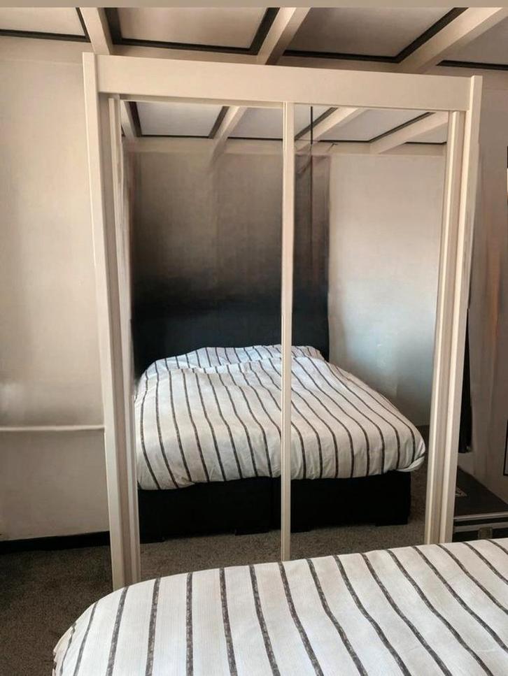 Kledingkast met spiegeldeuren, Huis en Inrichting, Kasten | Kledingkasten, Zo goed als nieuw, 200 cm of meer, 100 tot 150 cm, 50 tot 75 cm