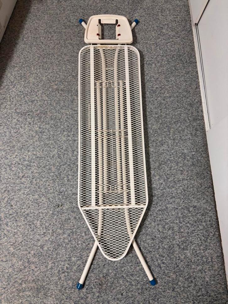 Strijkplank - Handig en compact, Witgoed en Apparatuur, Strijkijzers en Strijkplanken, Gebruikt, Ophalen