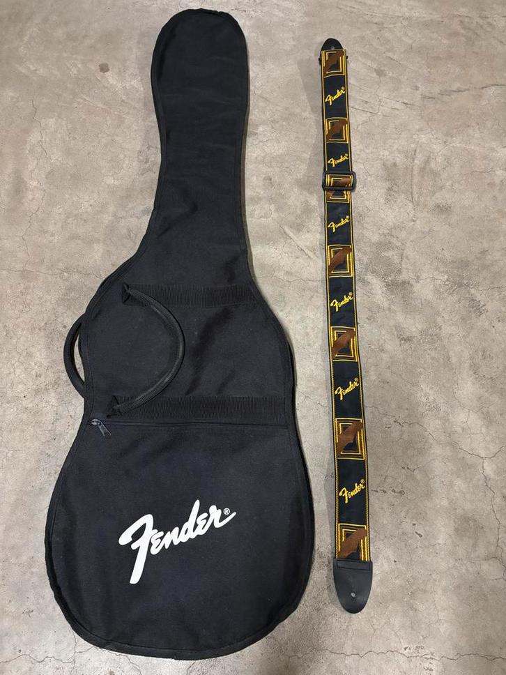 Fender Gigbag + Fender Monogrammed Strap, Muziek en Instrumenten, Behuizingen en Koffers, Gebruikt, Elektrische gitaar, Ophalen of Verzenden