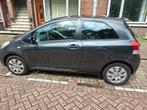 Toyota Yaris 1.3 2010 mooi prijsje, Auto's, Voorwielaandrijving, Stof, 4 cilinders, Airbags