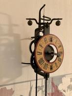 ️️GEZOCHT , IJZERN WAAG KLOKKEN + GOTHIC  KLOKKEN REPLICA, Antiek en Kunst, Verzenden