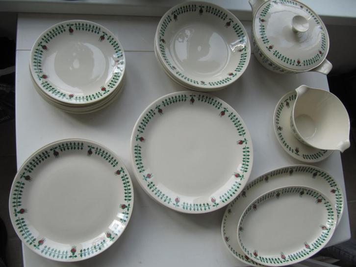 Servies delen Royal Gouda Porcelain., Antiek en Kunst, Antiek | Servies los, Ophalen of Verzenden