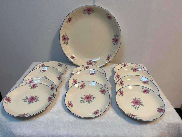 Prachtige Plazuid, Goudse aandenwerk bord met schoteltjes, Antiek en Kunst, Antiek | Servies compleet, Ophalen of Verzenden