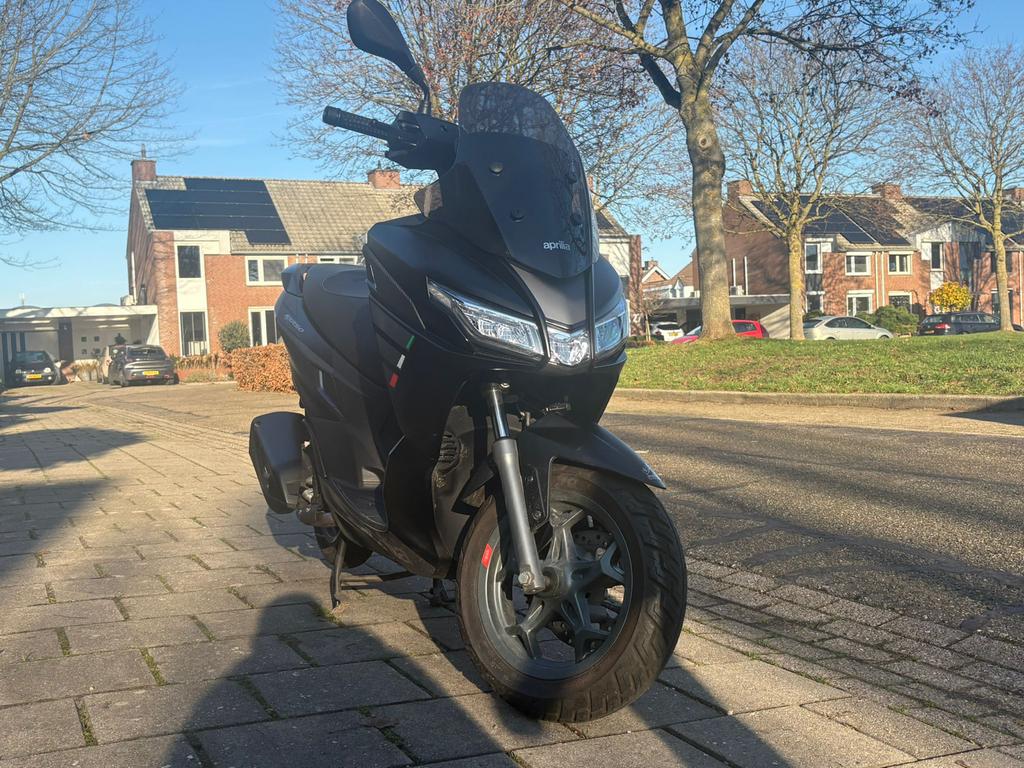 Aprillia SXR 50 - 1 jaar oud, weinig km!, Fietsen en Brommers, Scooters | Aprilia, Gebruikt, Overige modellen, Maximaal 45 km/u