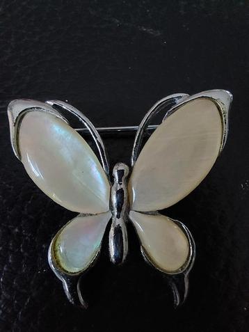 Vintage Vlinder Broche met Parelmoer beschikbaar voor biedingen