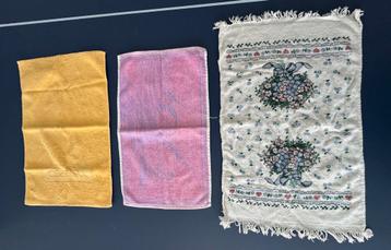 Tweedehands gastendoekjes set van 3 beschikbaar voor biedingen