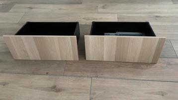 Besta lade met eikeneffect front beschikbaar voor biedingen