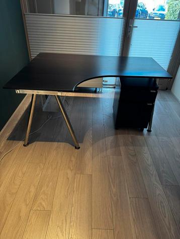 GRATIS afhalen - hoekbureau met ladekast beschikbaar voor biedingen
