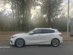 BMW 1-Serie Panoramadak 118i 140pk Aut 2019 Wit, Auto's, 65 €/maand, Wit, Particulier, 3 cilinders