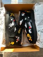 UGG X PALACE X LOONEY TUNES classic ultra mini boots Mt 44, Zwart, Boots, Nieuw, Ophalen of Verzenden