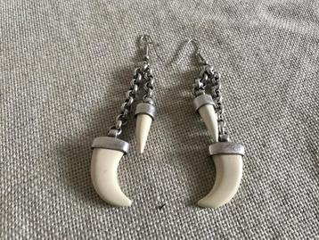 Uno de 50 Oorbellen (125) oudjes maar toch nieuw beschikbaar voor biedingen