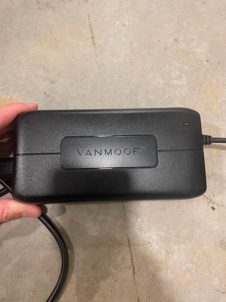 VANMOOF S2 Oplader - Perfect Werkend!, Fietsen en Brommers, Fietsaccessoires | Fietsaccu's, Zo goed als nieuw, Ophalen of Verzenden