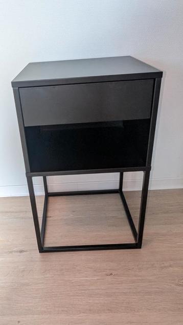 Vikhammer nachtkastje zwart IKEA 40x39 beschikbaar voor biedingen