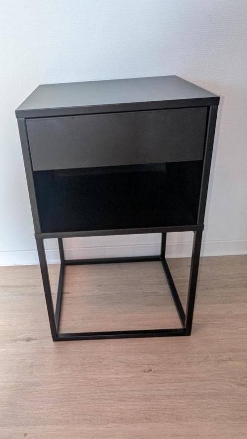 Vikhammer nachtkastje zwart IKEA 40x39, Huis en Inrichting, Slaapkamer | Nachtkastjes, Gebruikt, 55 tot 70 cm, Minder dan 45 cm