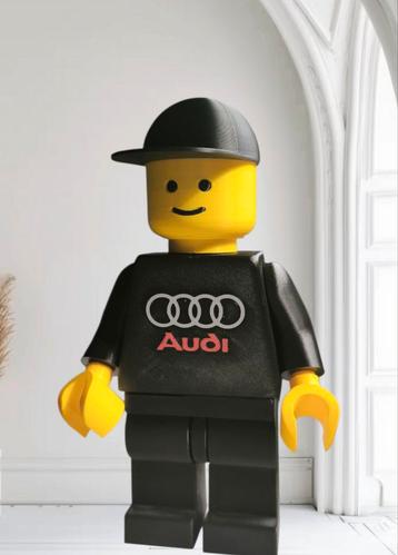 Mega maxi figure van een lego Audi supporter beschikbaar voor biedingen