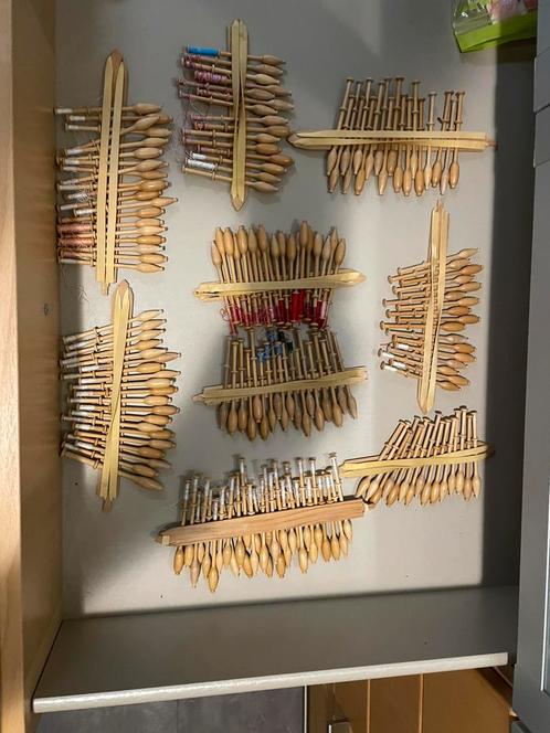 Te koop ivm overlijden,diverse  kantklos materialen!, Hobby en Vrije tijd, Kantklossen, Zo goed als nieuw, Klos(sen), Ophalen