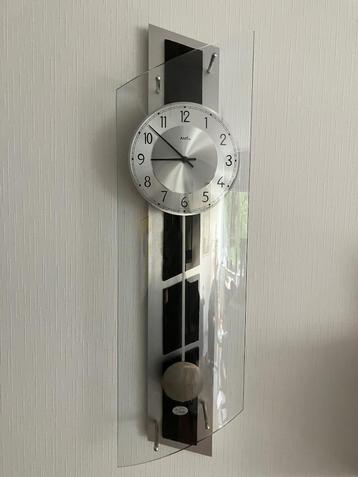 wandklok modern beschikbaar voor biedingen
