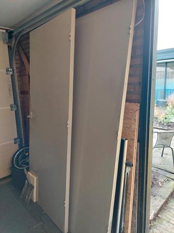 Gratis 2 Stompe Binnendeuren - Gebruikt beschikbaar voor biedingen