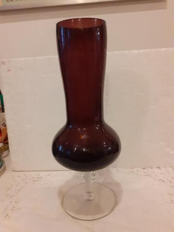 Grote purple vaas met gedraaide voet - vintage /seventies beschikbaar voor biedingen