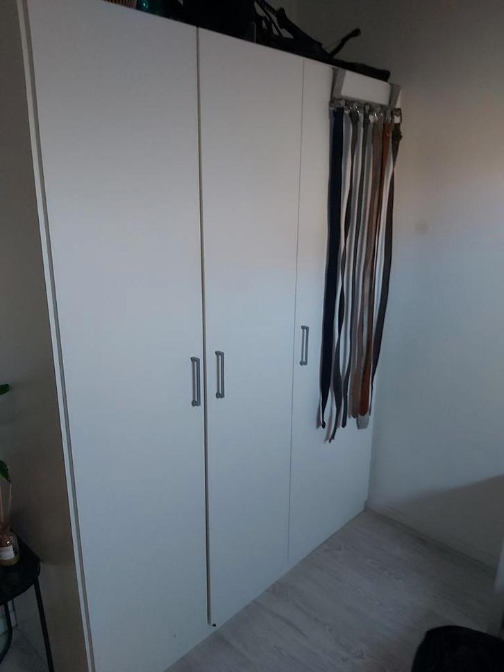 Witte kledingkast met deuren, Huis en Inrichting, Kasten | Kledingkasten, Zo goed als nieuw, 200 cm of meer, 100 tot 150 cm, 50 tot 75 cm